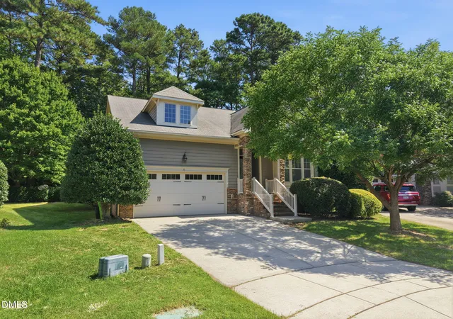 Photo 3 of Single family home for sale at 186 Briarfield Dr, Apex, NC 27502 | MLS# 10188552 | Listing updated on 2026-09-18