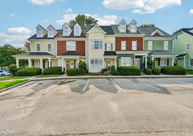 Photo 2 of Townhouse for sale at 128 Old Grv Ln, Apex, NC 27502 | MLS# 10191441 | Listing updated on 2026-09-09