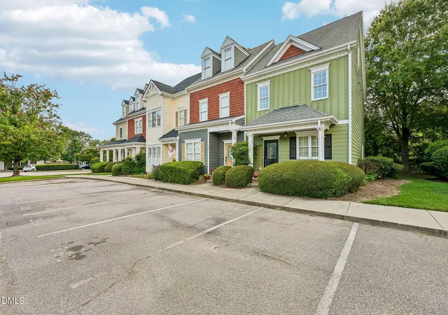 Photo 3 of Townhouse for sale at 128 Old Grv Ln, Apex, NC 27502 | MLS# 10191441 | Listing updated on 2026-09-09