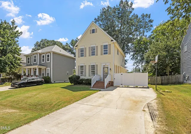 Photo 2 of Single family home for sale at 324 Mccarthy Dr, Clayton, NC 27527 | MLS# 10188417 | Listing updated on 2026-09-20