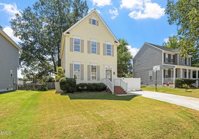 Photo 3 of Single family home for sale at 324 Mccarthy Dr, Clayton, NC 27527 | MLS# 10188417 | Listing updated on 2026-09-20
