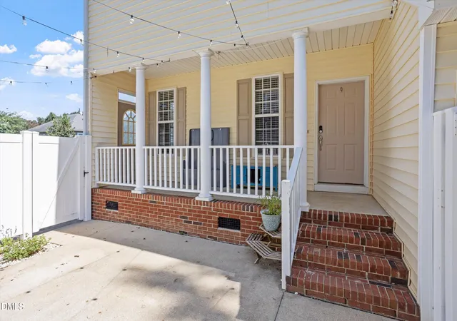 Photo 4 of Single family home for sale at 324 Mccarthy Dr, Clayton, NC 27527 | MLS# 10188417 | Listing updated on 2026-09-20