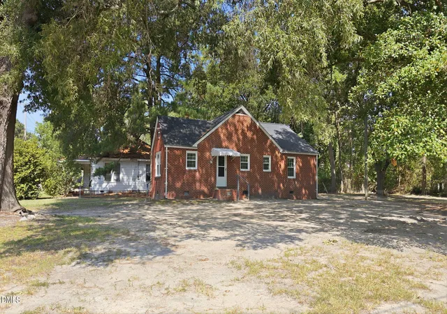 Photo 3 of Single family home for sale at 1004 W Thomas St, Rocky Mount, NC 27804 | MLS# 10190135 | Listing updated on 2026-09-02