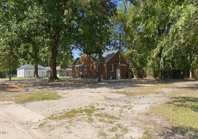 Photo 4 of Single family home for sale at 1004 W Thomas St, Rocky Mount, NC 27804 | MLS# 10190135 | Listing updated on 2026-09-02