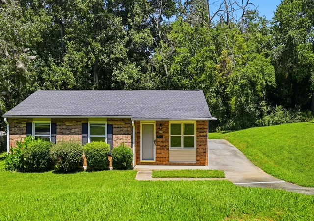 Photo 2 of Single family home for sale at 4140 Sunflower Cir, Winston Salem, NC 27105 | MLS# 10188685 | Listing updated on 2026-09-04