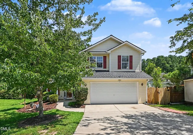 Photo 3 of Single family home for sale at 6 Coriander Ct, Durham, NC 27713 | MLS# 10189941 | Listing updated on 2026-09-16