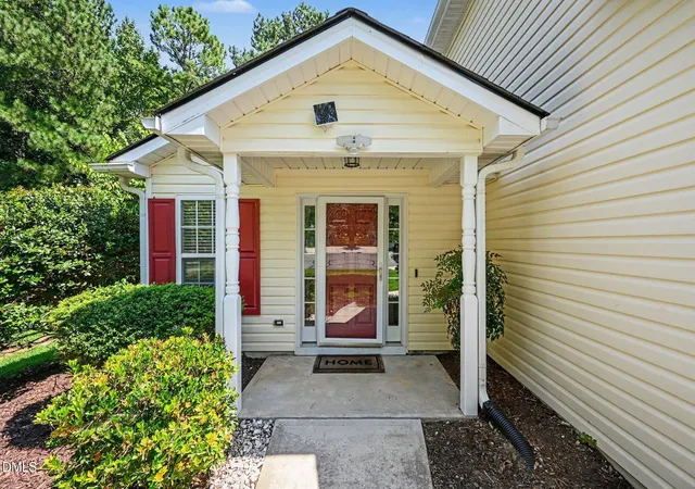 Photo 3 of Sale Pending at 6 Coriander Ct, Durham, NC 27713 | MLS# 10189941 | Listing updated on 2026-09-25