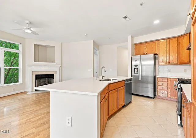 Listing Photo 5 - Condo for sale in building located at 1001 Hillsborough St, Raleigh, NC 27603