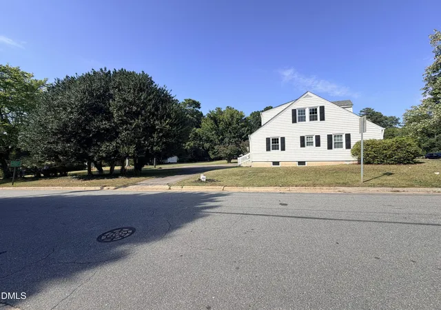 Photo 3 of Single family home for sale at 926 S Main St, Wake Forest, NC 27587 | MLS# 10192688 | Listing updated on 2026-10-07