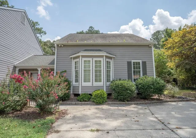 Photo 3 of Sale Pending at 4117 Vann Dr, Lumberton, NC 28358 | MLS# 768409 | Listing updated on 2026-10-19