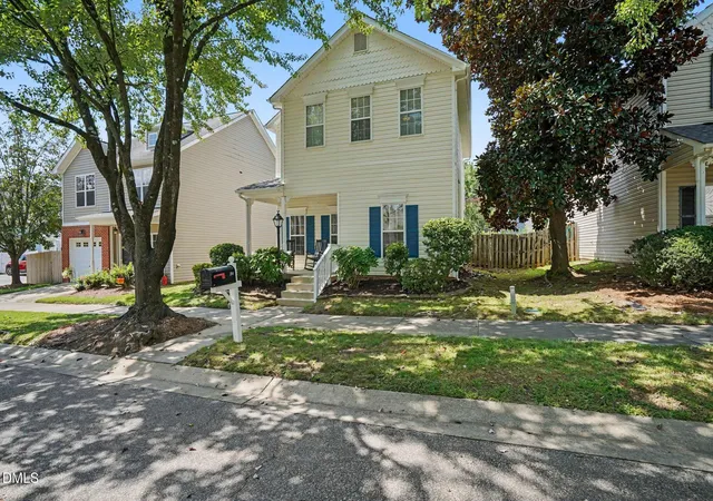 Photo 3 of Single family home for sale at 109 Danesway Dr, Holly Springs, NC 27540 | MLS# 10188902 | Listing updated on 2026-09-18
