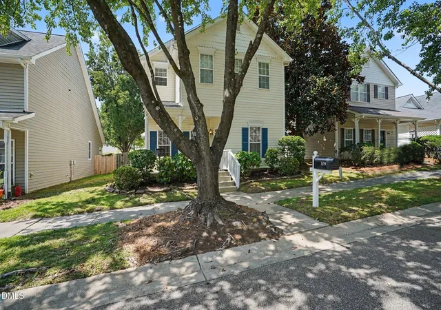 Photo 3 of Single family home for sale at 109 Danesway Dr, Holly Springs, NC 27540 | MLS# 10188902 | Listing updated on 2026-09-18