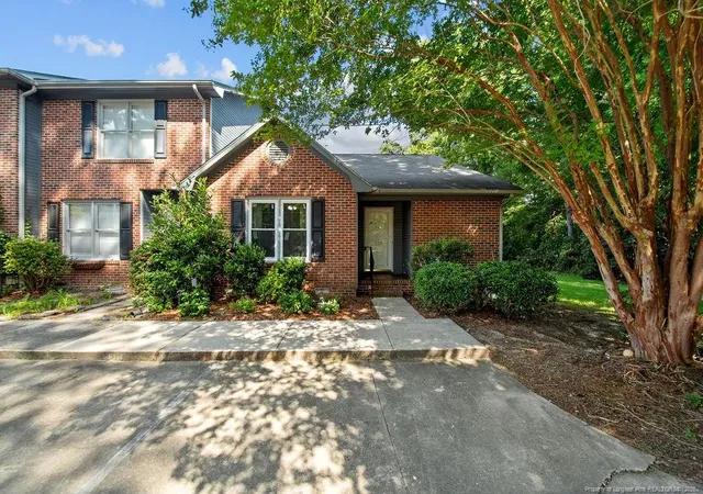 Townhouse for sale at 300 Ayrshire Ct, Fayetteville, NC 28311 | MLS# 768322