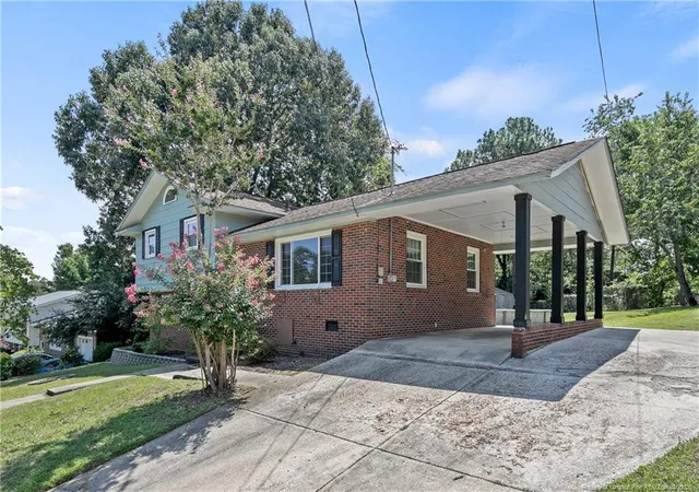 Photo 2 of Single family home for sale at 1440 Marlborough Rd, Fayetteville, NC 28304 | MLS# 768412 | Listing updated on 2026-09-03