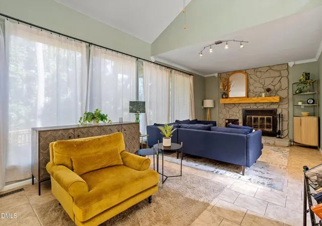 Photo 4 of Single family home for sale at 5 Sandstone Ridge Dr, Durham, NC 27713 | MLS# 10190477 | Listing updated on 2026-10-19