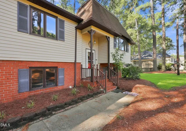 Photo 3 of Single family home for sale at 1707 Lynwood Cir, Sanford, NC 27330 | MLS# 10192408 | Listing updated on 2026-09-22