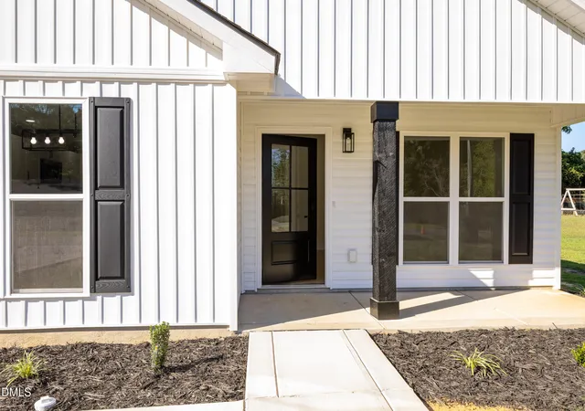 Photo 3 of Single family home for sale at 103 Harmon St, Clinton, NC 28328 | MLS# 10192220 | Listing updated on 2026-10-05