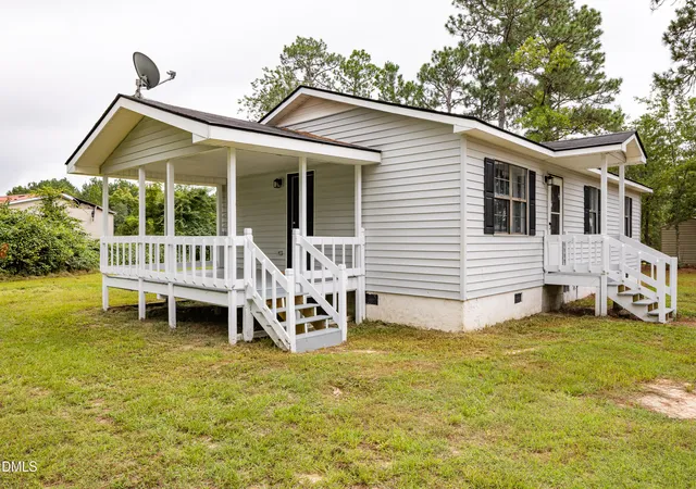 Photo 2 of Single family home for sale at 60 White Woods Rd, Roseboro, NC 28382 | MLS# 10192212 | Listing updated on 2026-09-11