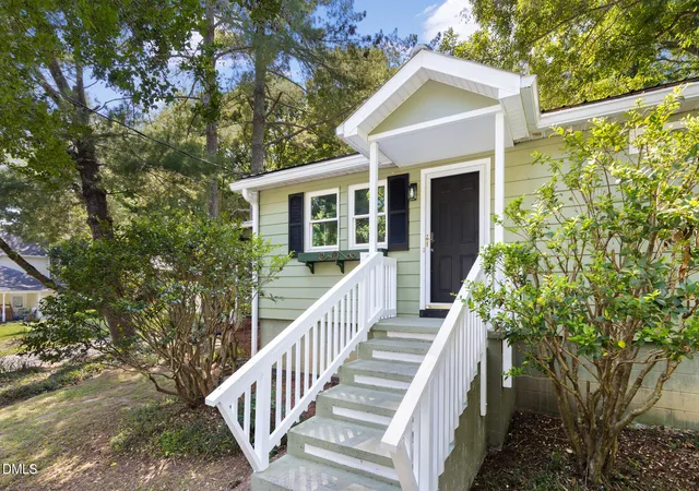 Photo 3 of Single family home for sale at 107 N Hillsborough Ave, Hillsborough, NC 27278 | MLS# 10190845 | Listing updated on 2026-09-10
