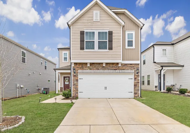 Photo 1 of Single family home for sale at 131 White Ash Dr, Clayton, NC 27527 | MLS# 10189863 | Listing updated on 2026-09-28