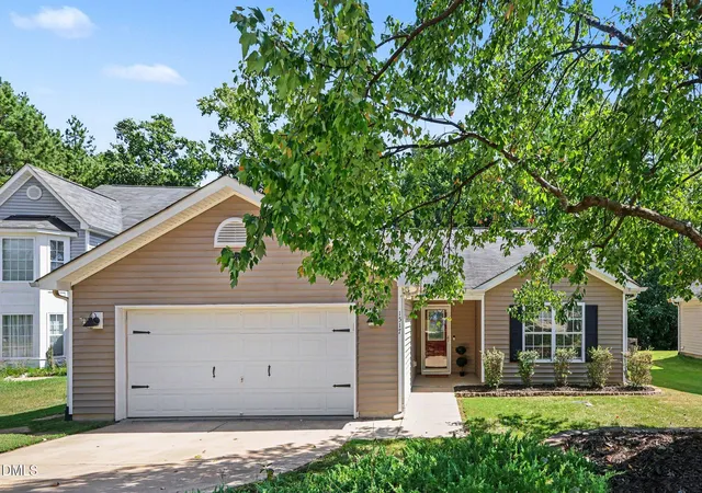 Photo 2 of Single family home for sale at 1517 Dexter Ridge Dr, Holly Springs, NC 27540 | MLS# 10189713 | Listing updated on 2026-09-20