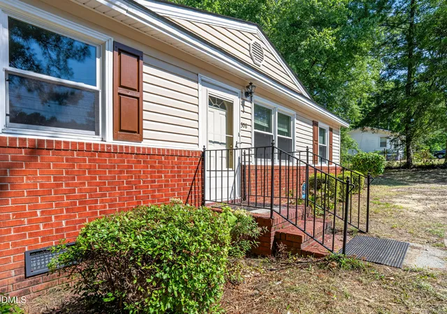 Photo 4 of Single family home for sale at 308 Pennsylvania Ave, Fayetteville, NC 28301 | MLS# 10191009 | Listing updated on 2026-09-05