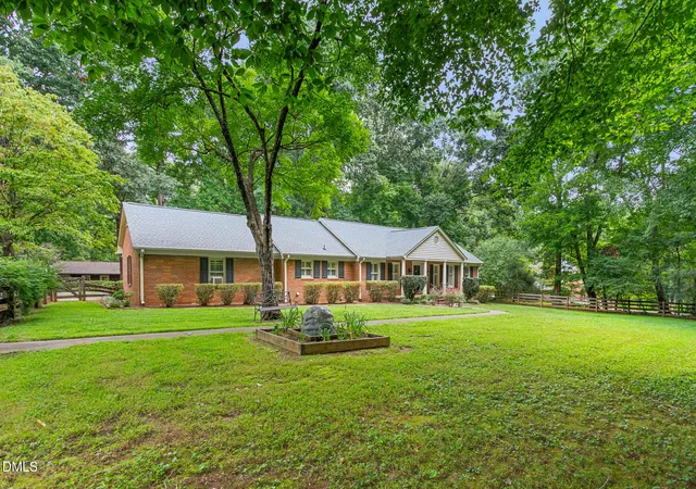 Photo 3 of Single family home for sale at 4014 Forest Oaks Ln, Mebane, NC 27302 | MLS# 10190156 | Listing updated on 2026-09-02