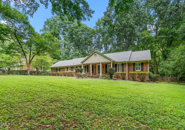 Photo 3 of Single family home for sale at 4014 Forest Oaks Ln, Mebane, NC 27302 | MLS# 10190156 | Listing updated on 2026-09-02