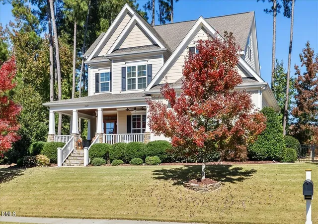 Photo 3 of Single family home for sale at 1129 Hollymont Dr, Holly Springs, NC 27540 | MLS# 10190738 | Listing updated on 2026-09-19