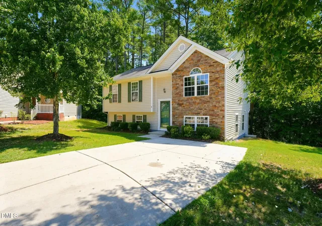 Photo 1 of Single family home for sale at 5 Flatford Ct, Durham, NC 27704 | MLS# 10189944 | Listing updated on 2026-09-01