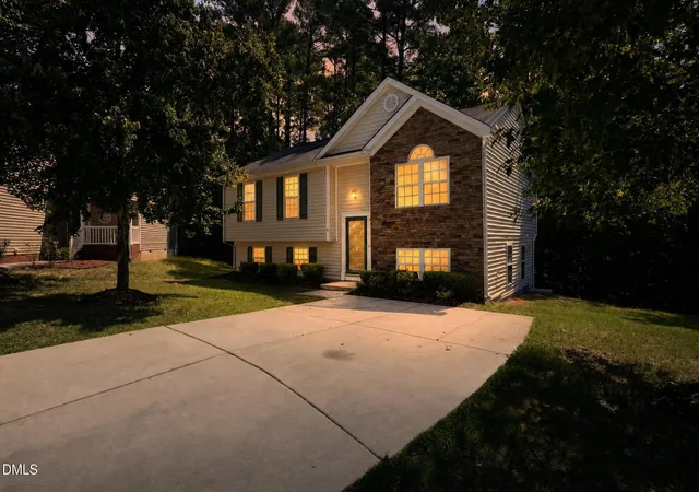 Photo 2 of Single family home for sale at 5 Flatford Ct, Durham, NC 27704 | MLS# 10189944 | Listing updated on 2026-09-01