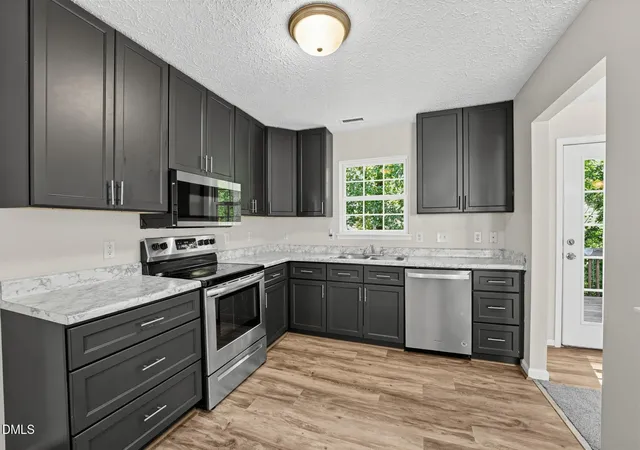 Photo 3 of Single family home for sale at 5 Flatford Ct, Durham, NC 27704 | MLS# 10189944 | Listing updated on 2026-09-01