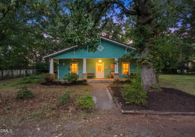 Photo 1 of Single family home for sale at 101 Lindsay St, Carrboro, NC 27510 | MLS# 10190035 | Listing updated on 2026-10-04