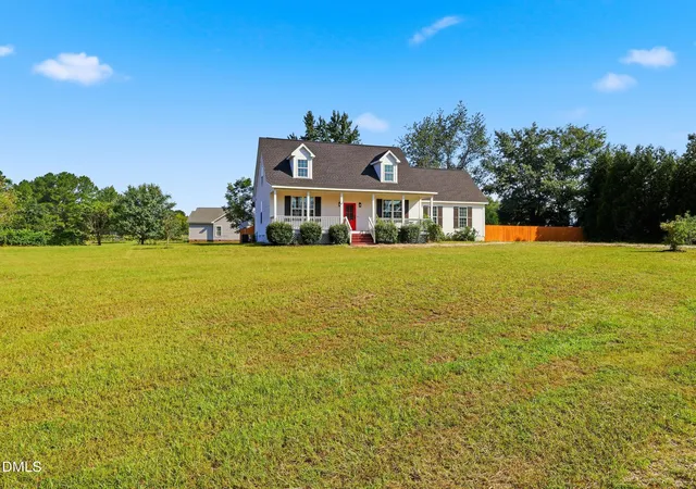 Photo 2 of Single family home for sale at 15 Davis Cir Dr, Zebulon, NC 27597 | MLS# 10190564 | Listing updated on 2026-09-27