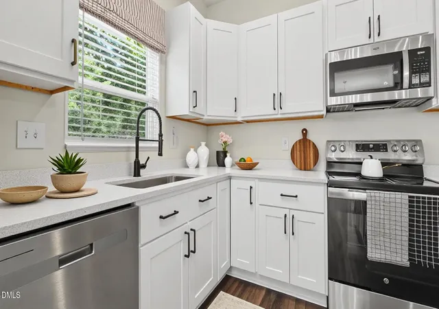 Photo 3 of Single family home for sale at 417 Cameron St, Burlington, NC 27215 | MLS# 10189851 | Listing updated on 2026-09-08