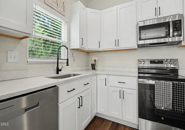 Photo 4 of Single family home for sale at 417 Cameron St, Burlington, NC 27215 | MLS# 10189851 | Listing updated on 2026-09-08