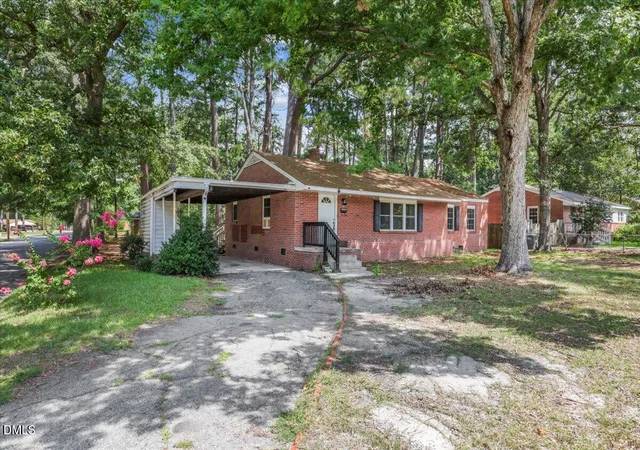 Photo 3 of Single family home for sale at 2000 Rosewood Ave, Rocky Mount, NC 27801 | MLS# 10189933 | Listing updated on 2026-09-01