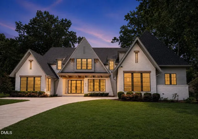 Photo 4 of Single family home for sale at 822 Pebblebrook Dr, Raleigh, NC 27609 | MLS# 10190746 | Listing updated on 2026-09-13
