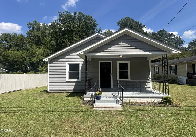 Photo 1 of Single family home for sale at 20 W Edgerton St, Smithfield, NC 27577 | MLS# 10190258 | Listing updated on 2026-09-15