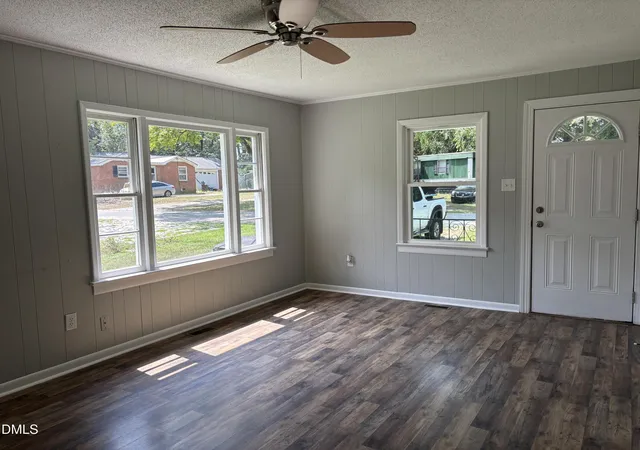 Photo 3 of Single family home for sale at 20 W Edgerton St, Smithfield, NC 27577 | MLS# 10190258 | Listing updated on 2026-09-15