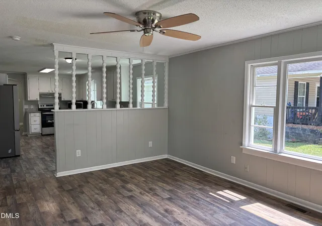 Photo 3 of Single family home for sale at 20 W Edgerton St, Smithfield, NC 27577 | MLS# 10190258 | Listing updated on 2026-09-15