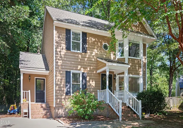 Photo 2 of Single family home for sale at 4605 Ellsmere Ln, Raleigh, NC 27604 | MLS# 10190380 | Listing updated on 2026-09-16