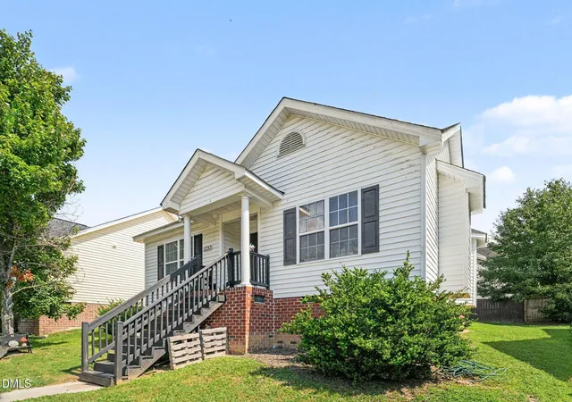 Photo 3 of Single family home for sale at 1233 Sweetgrass St, Knightdale, NC 27545 | MLS# 10189871 | Listing updated on 2026-09-01