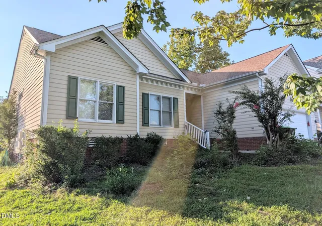 Photo 3 of Sale Pending at 1917 Battlewood Rd, Apex, NC 27523 | MLS# 10189911 | Listing updated on 2026-09-14