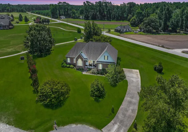 Photo 3 of Single family home for sale at 115 Hunters Walk Ln, Clinton, NC 28328 | MLS# 10189896 | Listing updated on 2026-09-21