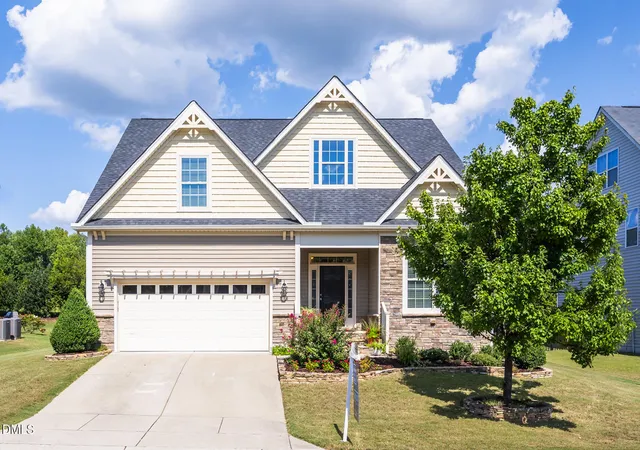 Photo 2 of Single family home for sale at 516 Walker Ranch Dr, Fuquay Varina, NC 27526 | MLS# 10190181 | Listing updated on 2026-09-03