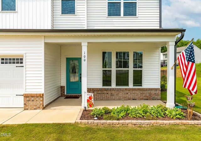 Photo 3 of Single family home for sale at 100 Capanne Ct, Clayton, NC 27527 | MLS# 10190443 | Listing updated on 2026-09-03
