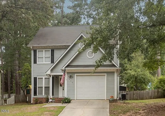 Photo 2 of Single family home for sale at 804 Hilton Dr, Fayetteville, NC 28311 | MLS# 10190277 | Listing updated on 2026-09-22
