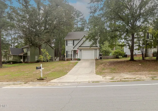 Photo 3 of Single family home for sale at 804 Hilton Dr, Fayetteville, NC 28311 | MLS# 10190277 | Listing updated on 2026-09-22