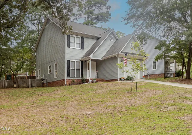 Photo 3 of Single family home for sale at 804 Hilton Dr, Fayetteville, NC 28311 | MLS# 10190277 | Listing updated on 2026-09-22